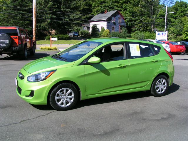 2012 Hyundai Accent Z1
