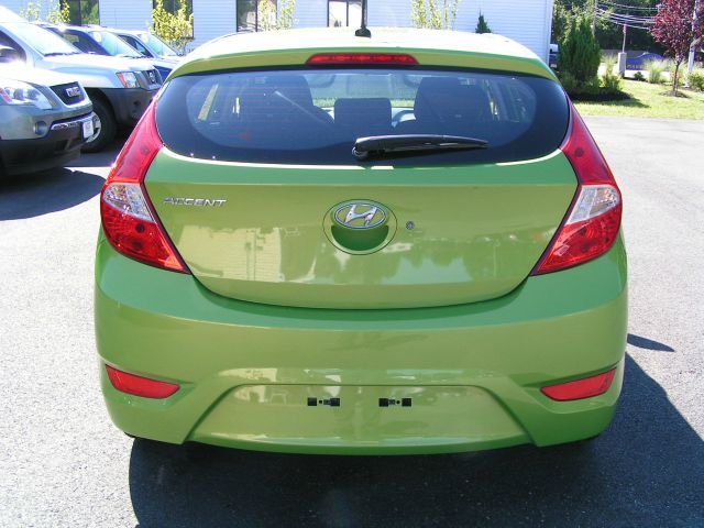 2012 Hyundai Accent Z1