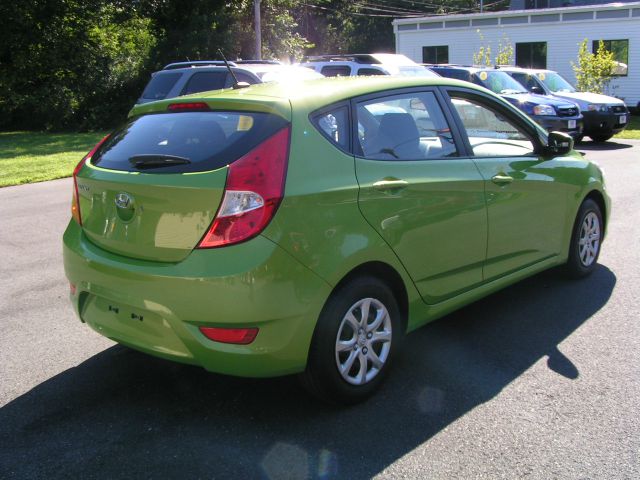 2012 Hyundai Accent Z1