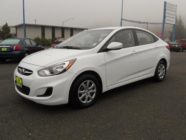 2012 Hyundai Accent FWD 4dr Sport