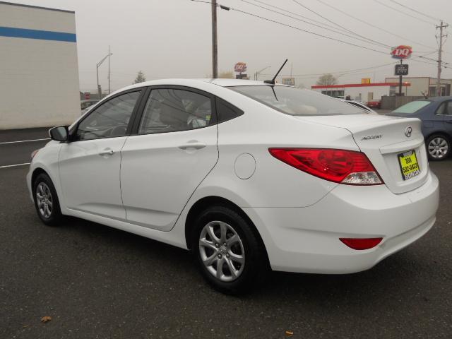 2012 Hyundai Accent FWD 4dr Sport