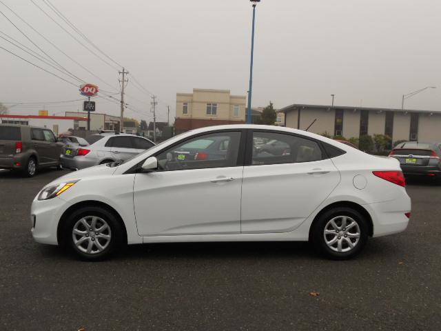 2012 Hyundai Accent FWD 4dr Sport