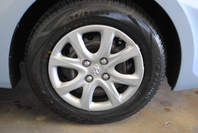 2012 Hyundai Accent FWD 4dr Sport