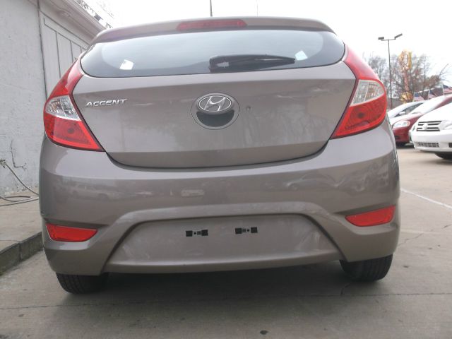 2012 Hyundai Accent Z1