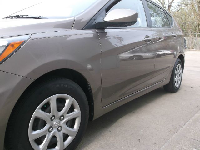 2012 Hyundai Accent Z1