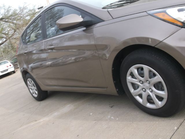 2012 Hyundai Accent Z1