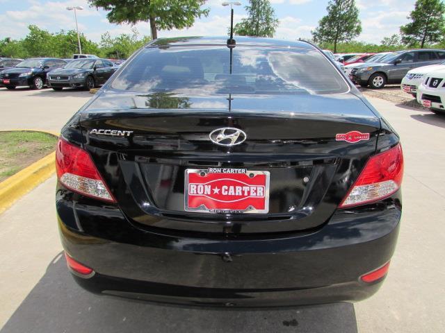 2013 Hyundai Accent SE THIS Beauty IS IN MINT COND