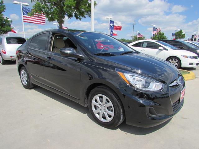 2013 Hyundai Accent SE THIS Beauty IS IN MINT COND