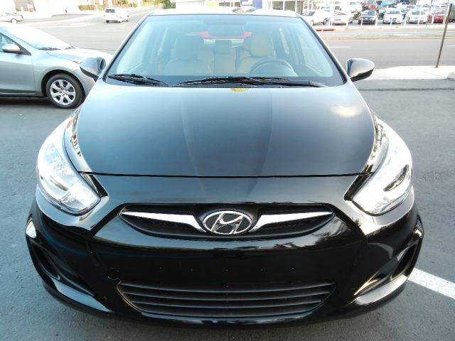 2013 Hyundai Accent Z1