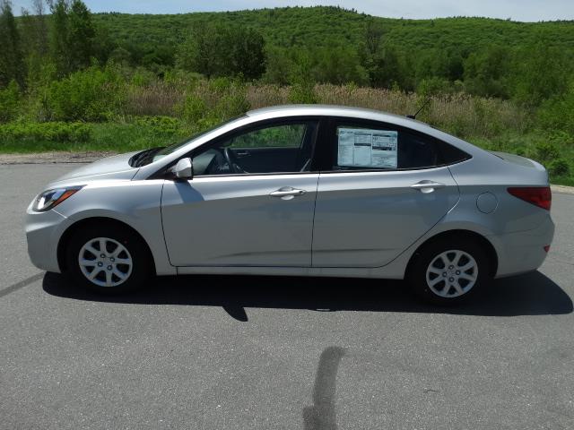 2014 Hyundai Accent FWD 4dr Sport