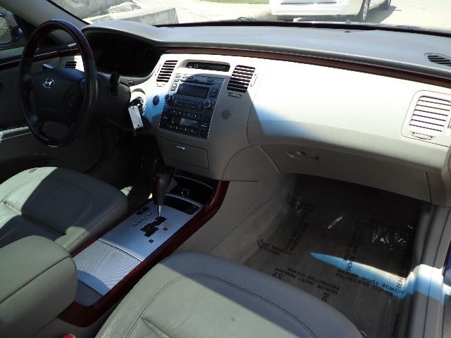 2007 Hyundai Azera 320 W/ Sunroof