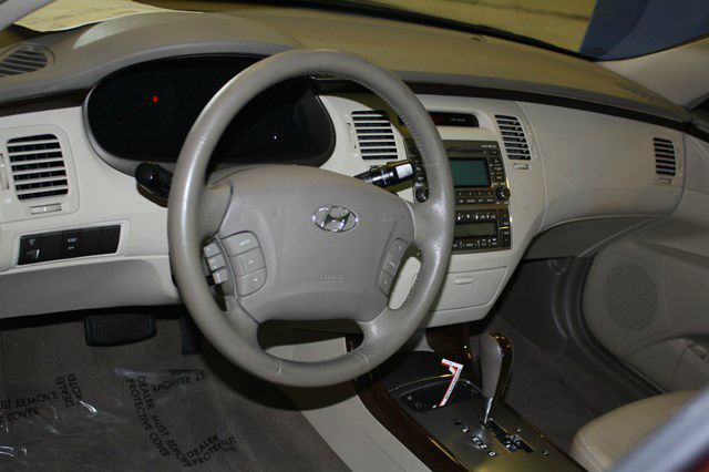 2009 Hyundai Azera FWD 4dr Sport