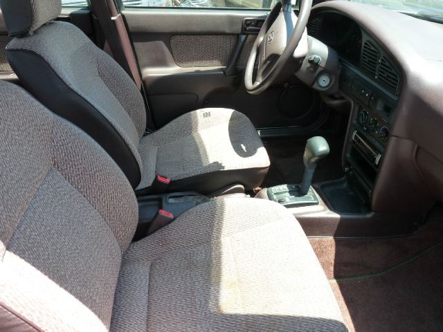 1995 Hyundai Elantra Base