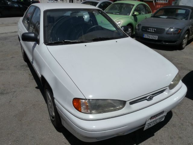 1995 Hyundai Elantra Base