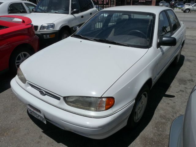 1995 Hyundai Elantra Base