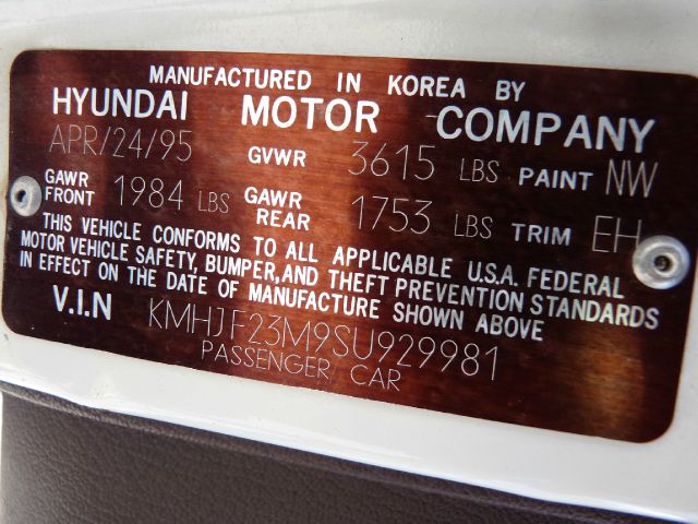 1995 Hyundai Elantra Base