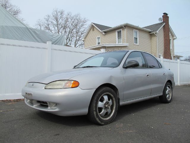 1997 Hyundai Elantra Base