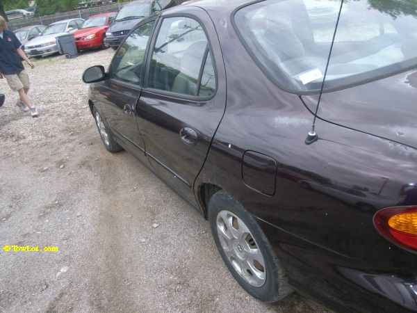 1999 Hyundai Elantra Base