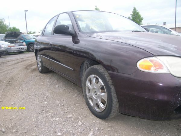 1999 Hyundai Elantra Base