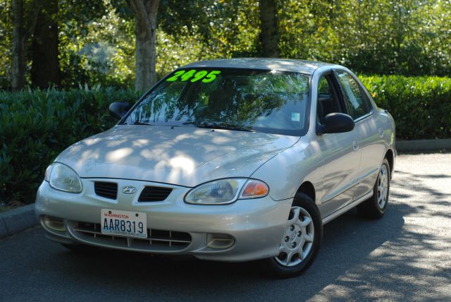 1999 Hyundai Elantra Base