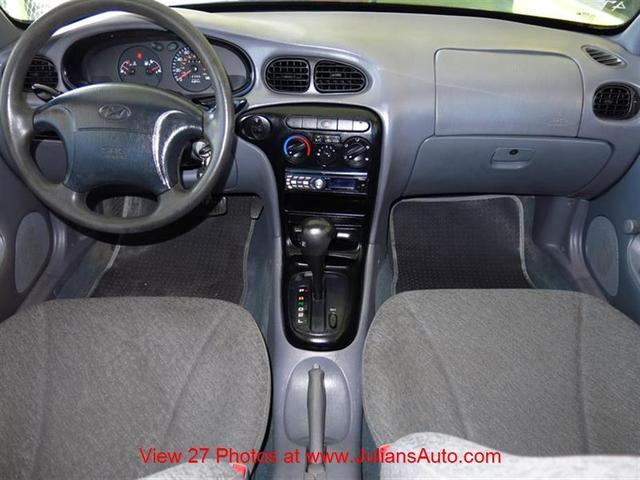 1999 Hyundai Elantra 2WD Crew Cab 140.5 Lone Star