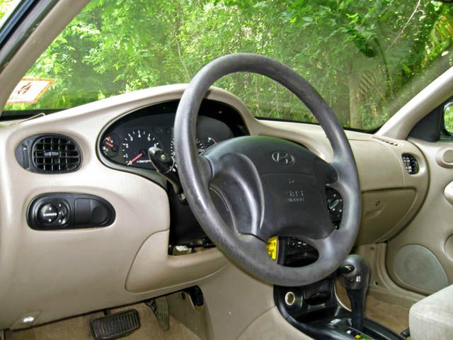 2000 Hyundai Elantra FWD 4dr Sport