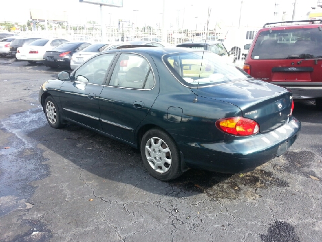 2000 Hyundai Elantra FWD 4dr Sport