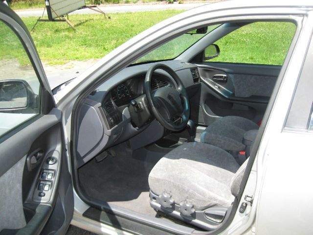 2002 Hyundai Elantra FWD 4dr Sport