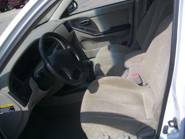 2002 Hyundai Elantra FWD 4dr Sport