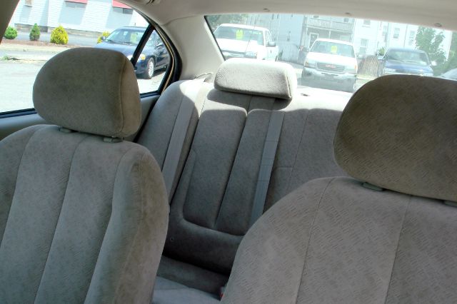 2004 Hyundai Elantra FWD 4dr Sport