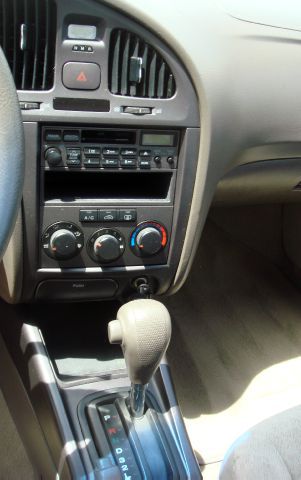 2004 Hyundai Elantra FWD 4dr Sport