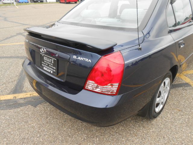 2004 Hyundai Elantra FWD 4dr Sport