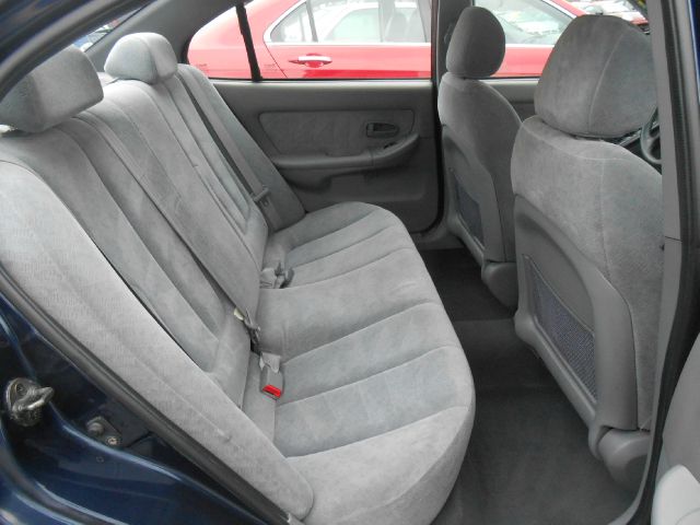 2004 Hyundai Elantra FWD 4dr Sport