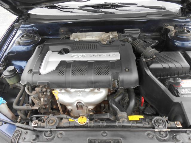 2004 Hyundai Elantra FWD 4dr Sport
