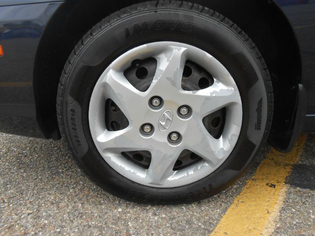 2004 Hyundai Elantra FWD 4dr Sport