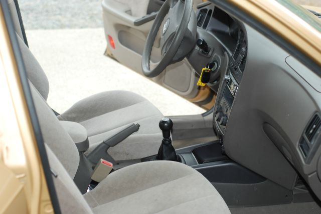 2004 Hyundai Elantra FWD 4dr Sport