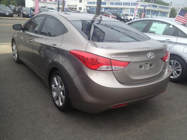 2013 Hyundai Elantra 2000 Chevrolet Silverado