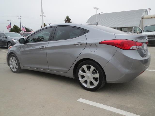 2013 Hyundai Elantra Awd-nav-quads-third-moonroof-1 Owner