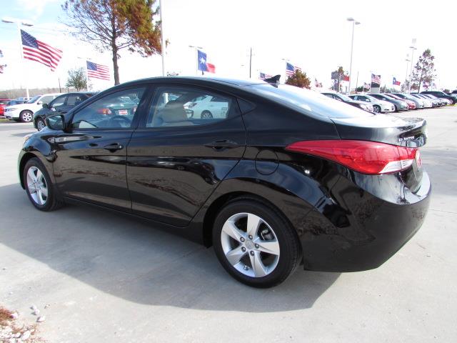 2013 Hyundai Elantra E-350 Super Duty XL Wgn