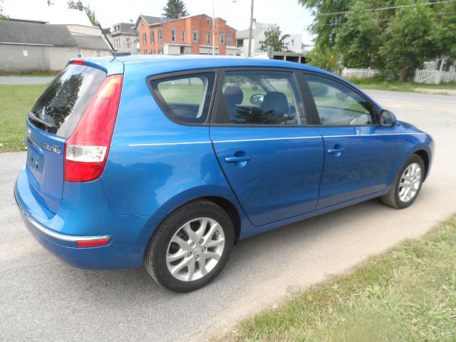 2009 Hyundai Elantra Touring FWD 4dr