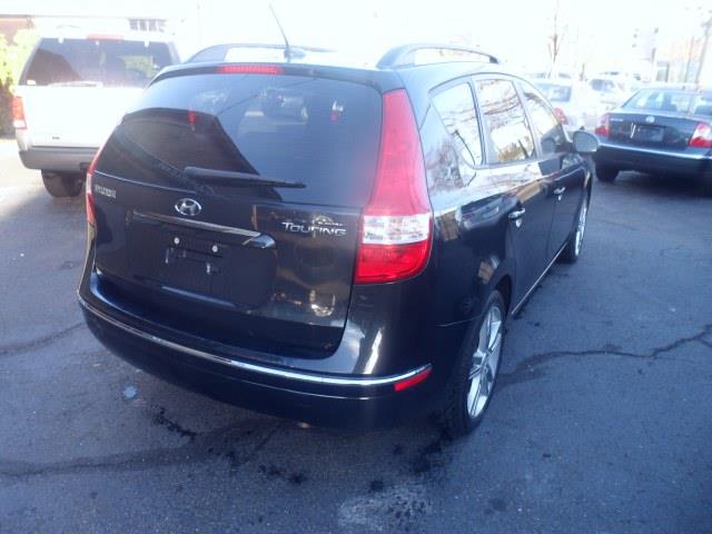 2010 Hyundai Elantra Touring XLT .... Clean ....low Miles