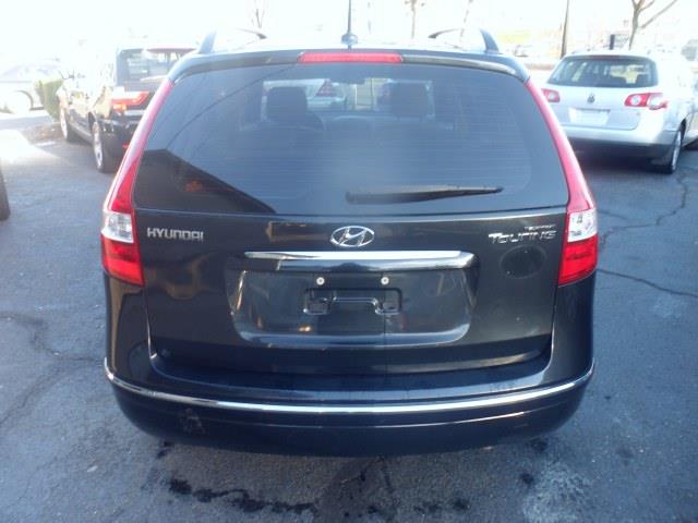 2010 Hyundai Elantra Touring XLT .... Clean ....low Miles
