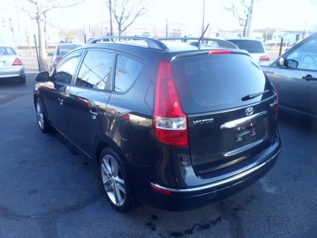 2010 Hyundai Elantra Touring XLT .... Clean ....low Miles