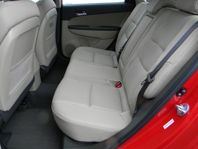 2012 Hyundai Elantra Touring XLT .... Clean ....low Miles