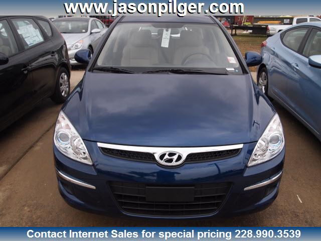 2012 Hyundai Elantra Touring XL Reg Cab Flat Bed