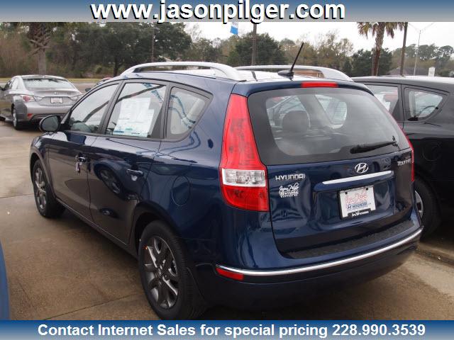 2012 Hyundai Elantra Touring XL Reg Cab Flat Bed