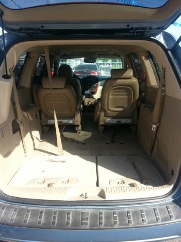 2007 Hyundai Entourage FWD 4dr Sport