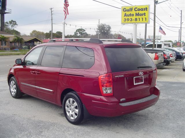 2007 Hyundai Entourage SE