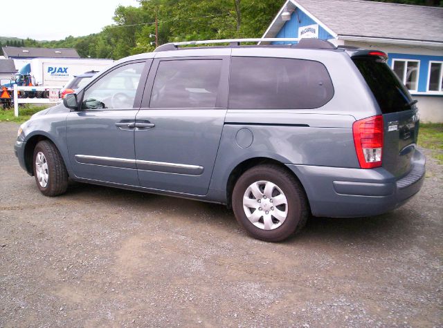 2007 Hyundai Entourage FWD 4dr Sport