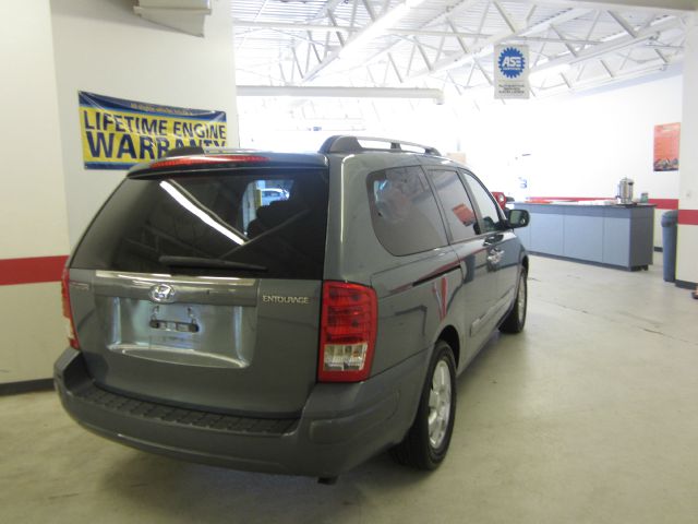 2007 Hyundai Entourage SE